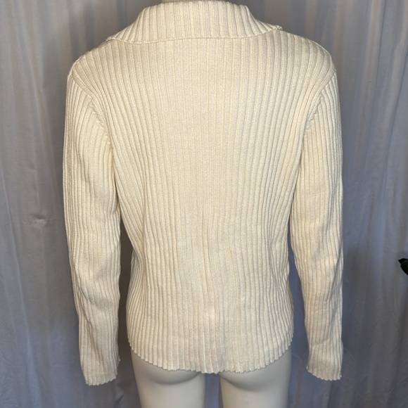๐ 2/$25 Liz Claiborne Cream Ribbed Collared Sweater - Picture 3 of 4